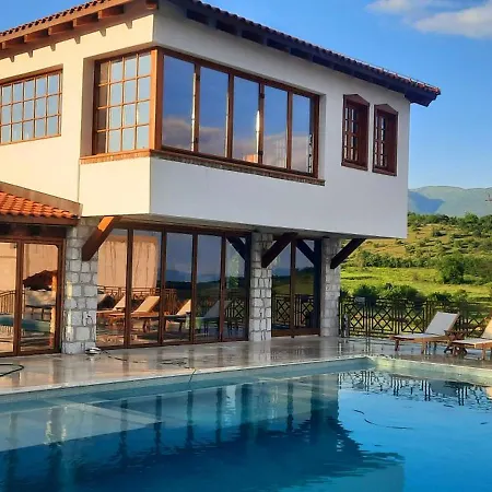 Macedonium Luxury With Big Pool & Jakuzzi סקופיה