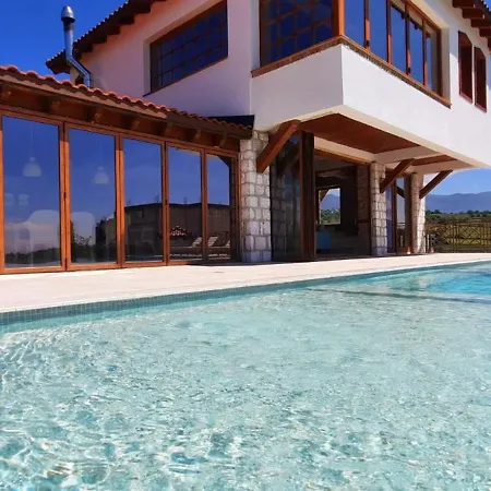 Macedonium Luxury With Big Pool & Jakuzzi * סקופיה