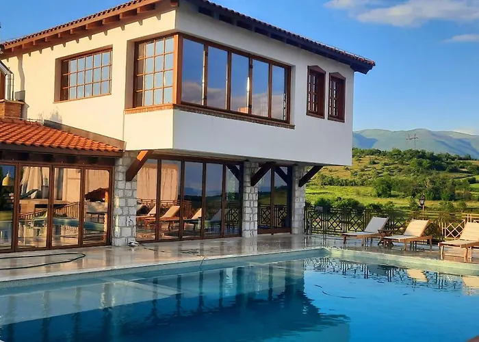 Macedonium Luxury With Big Pool & Fireplace סקופיה