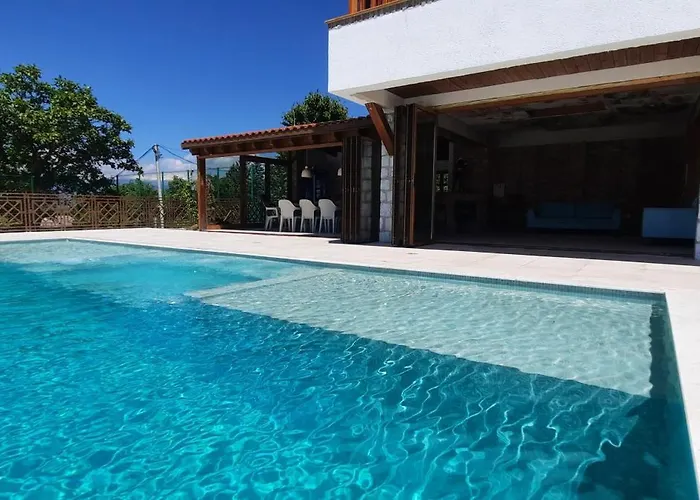 Villa Macedonium Luxury With Big Pool & Fireplace Skopje