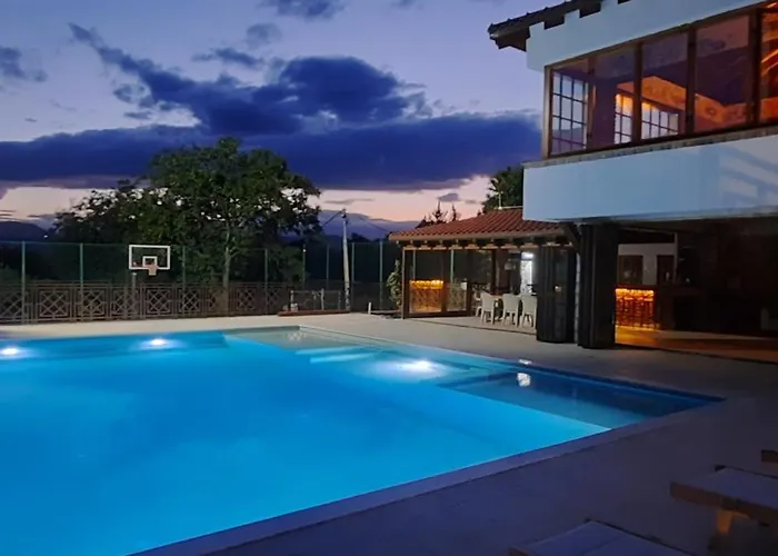 Macedonium Luxury With Big Pool & Fireplace סקופיה