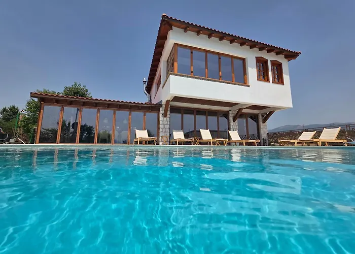 Macedonium Luxury With Big Pool & Fireplace