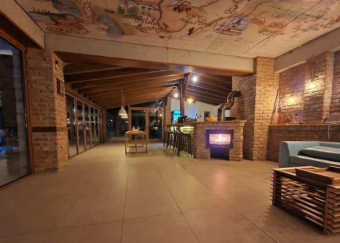 Macedonium Luxury With Big Pool & Fireplace וילה סקופיה